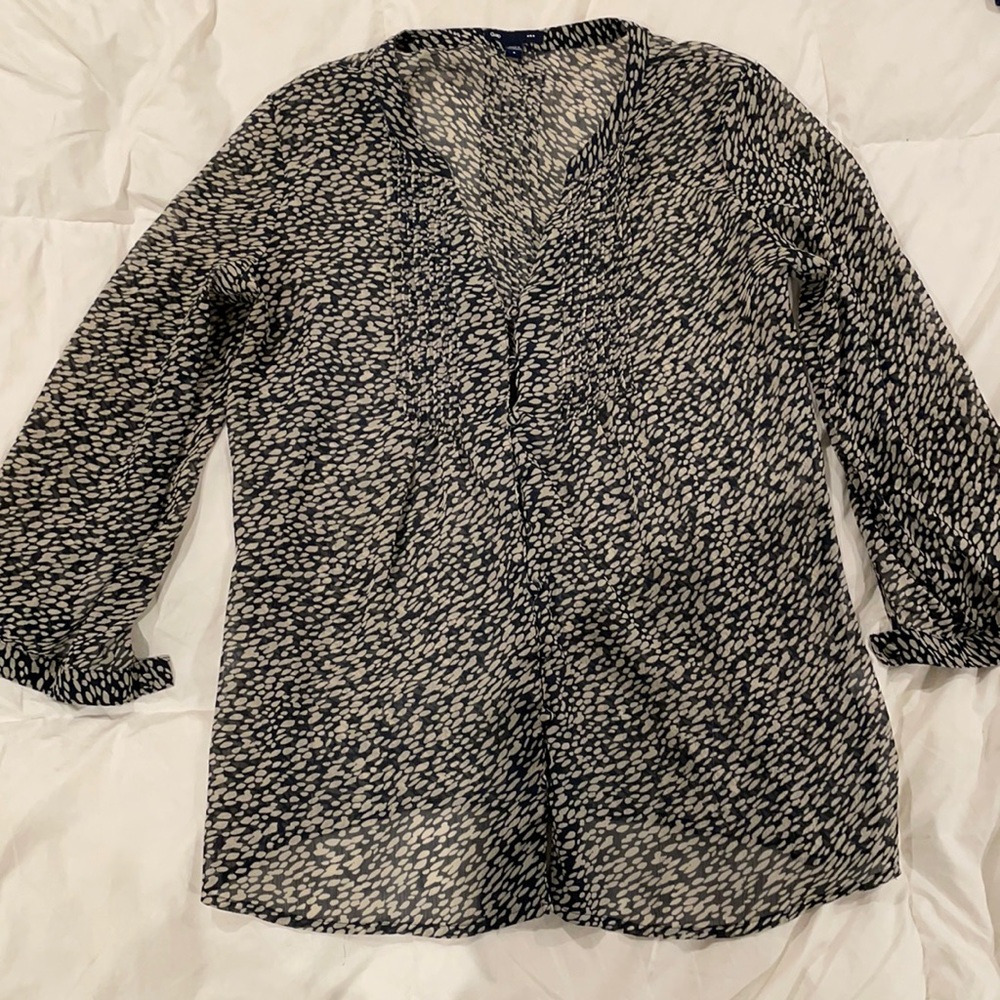 Gap patterned sheer button down blouse SZ Small
